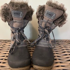 Women’s Snow Boots size 8